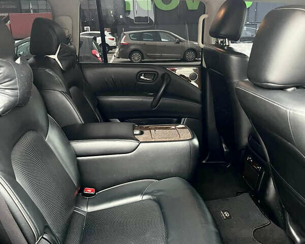 Сірий Інфініті QX80, об'ємом двигуна 5.55 л та пробігом 160 тис. км за 28000 $, фото 10 на Automoto.ua