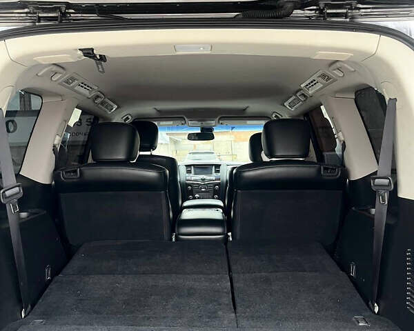 Сірий Інфініті QX80, об'ємом двигуна 5.55 л та пробігом 160 тис. км за 28000 $, фото 8 на Automoto.ua