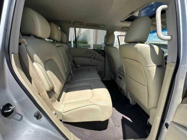 Серый Инфинити QX80, объемом двигателя 5.6 л и пробегом 72 тыс. км за 5900 $, фото 13 на Automoto.ua