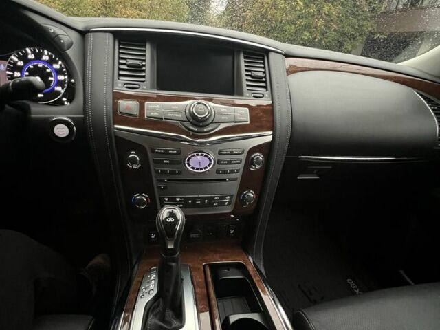 Серый Инфинити QX80, объемом двигателя 5.6 л и пробегом 65 тыс. км за 33428 $, фото 7 на Automoto.ua