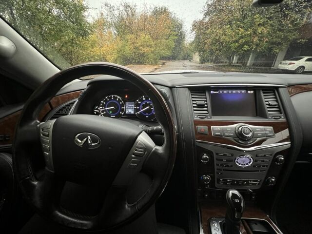 Серый Инфинити QX80, объемом двигателя 5.6 л и пробегом 65 тыс. км за 33428 $, фото 3 на Automoto.ua