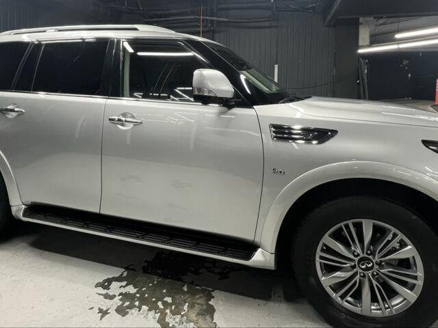 Серый Инфинити QX80, объемом двигателя 5.6 л и пробегом 65 тыс. км за 33428 $, фото 2 на Automoto.ua