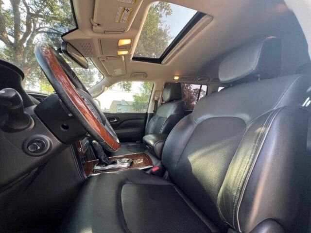 Серый Инфинити QX80, объемом двигателя 5.6 л и пробегом 67 тыс. км за 8000 $, фото 9 на Automoto.ua