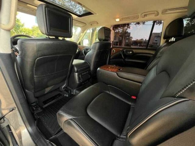 Серый Инфинити QX80, объемом двигателя 5.6 л и пробегом 67 тыс. км за 8000 $, фото 16 на Automoto.ua