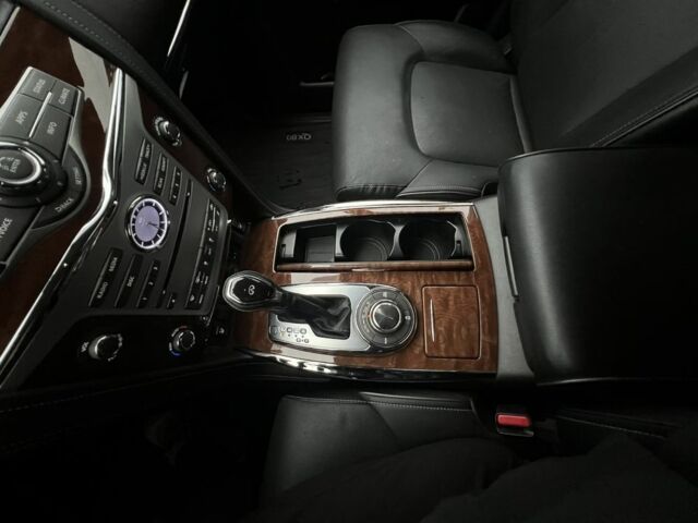 Серый Инфинити QX80, объемом двигателя 5.6 л и пробегом 65 тыс. км за 33428 $, фото 5 на Automoto.ua