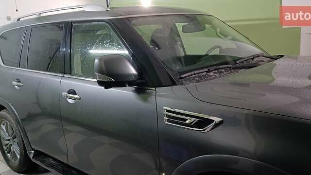 Инфинити QX80 2019 в Черновцах на Automoto.ua Серый Инфинити QX80, объемом двигателя 5.6 л и пробегом 100 тыс. км за 49500 $, фото 2 на Automoto.ua