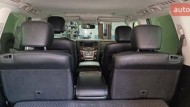 Сірий Інфініті QX80, об'ємом двигуна 5.6 л та пробігом 100 тис. км за 49500 $, фото 4 на Automoto.ua