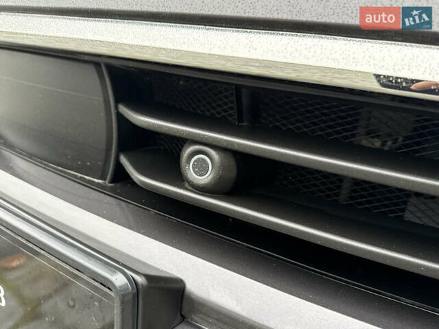 Сірий Інфініті QX80, об'ємом двигуна 5.55 л та пробігом 35 тис. км за 58999 $, фото 146 на Automoto.ua