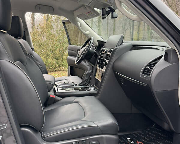 Сірий Інфініті QX80, об'ємом двигуна 5.55 л та пробігом 35 тис. км за 58999 $, фото 59 на Automoto.ua