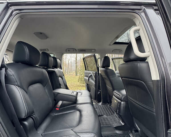 Сірий Інфініті QX80, об'ємом двигуна 5.55 л та пробігом 35 тис. км за 58999 $, фото 71 на Automoto.ua