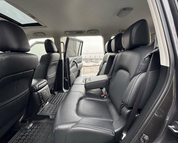 Сірий Інфініті QX80, об'ємом двигуна 5.55 л та пробігом 35 тис. км за 58999 $, фото 82 на Automoto.ua