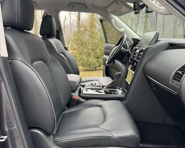 Сірий Інфініті QX80, об'ємом двигуна 5.55 л та пробігом 35 тис. км за 58999 $, фото 58 на Automoto.ua