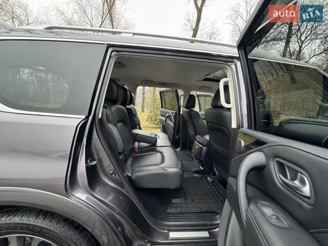 Сірий Інфініті QX80, об'ємом двигуна 5.55 л та пробігом 35 тис. км за 58999 $, фото 85 на Automoto.ua