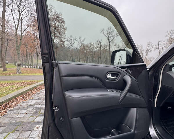Сірий Інфініті QX80, об'ємом двигуна 5.55 л та пробігом 35 тис. км за 58999 $, фото 90 на Automoto.ua