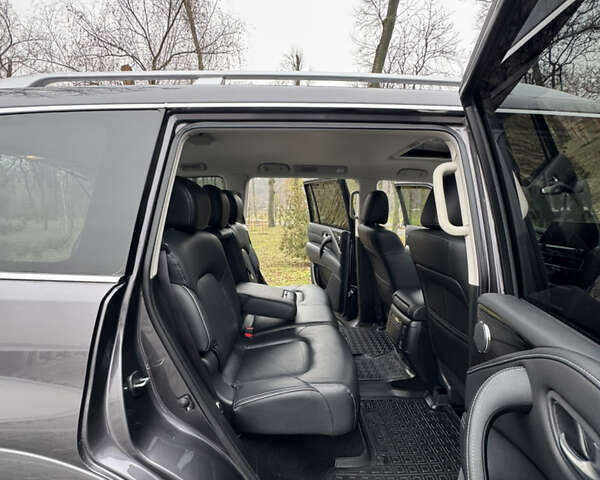 Сірий Інфініті QX80, об'ємом двигуна 5.55 л та пробігом 35 тис. км за 58999 $, фото 70 на Automoto.ua