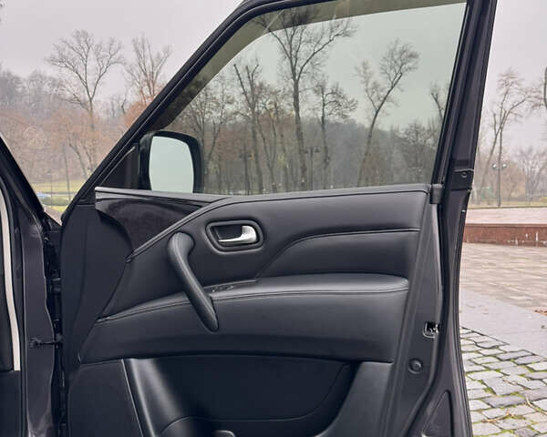 Сірий Інфініті QX80, об'ємом двигуна 5.55 л та пробігом 35 тис. км за 58999 $, фото 62 на Automoto.ua