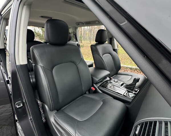 Сірий Інфініті QX80, об'ємом двигуна 5.55 л та пробігом 35 тис. км за 58999 $, фото 68 на Automoto.ua