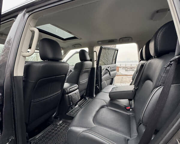 Сірий Інфініті QX80, об'ємом двигуна 5.55 л та пробігом 35 тис. км за 58999 $, фото 75 на Automoto.ua