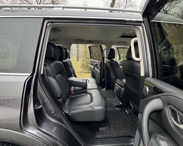 Сірий Інфініті QX80, об'ємом двигуна 5.55 л та пробігом 35 тис. км за 58999 $, фото 84 на Automoto.ua