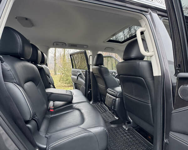 Сірий Інфініті QX80, об'ємом двигуна 5.55 л та пробігом 35 тис. км за 58999 $, фото 88 на Automoto.ua