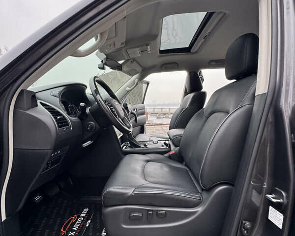 Сірий Інфініті QX80, об'ємом двигуна 5.55 л та пробігом 35 тис. км за 58999 $, фото 78 на Automoto.ua
