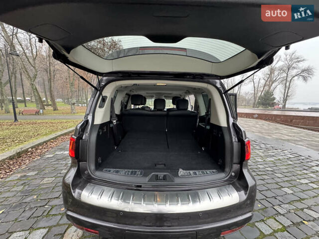 Сірий Інфініті QX80, об'ємом двигуна 5.55 л та пробігом 35 тис. км за 58999 $, фото 53 на Automoto.ua