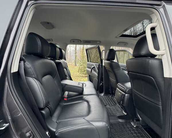Сірий Інфініті QX80, об'ємом двигуна 5.55 л та пробігом 35 тис. км за 58999 $, фото 168 на Automoto.ua