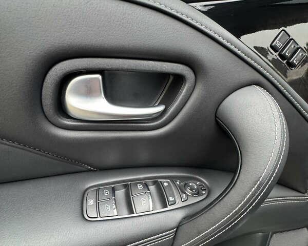 Сірий Інфініті QX80, об'ємом двигуна 5.55 л та пробігом 35 тис. км за 58999 $, фото 102 на Automoto.ua