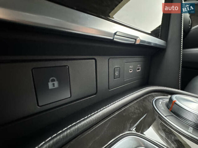 Сірий Інфініті QX80, об'ємом двигуна 5.55 л та пробігом 35 тис. км за 58999 $, фото 23 на Automoto.ua