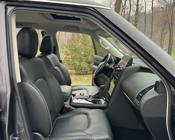 Сірий Інфініті QX80, об'ємом двигуна 5.55 л та пробігом 35 тис. км за 58999 $, фото 60 на Automoto.ua