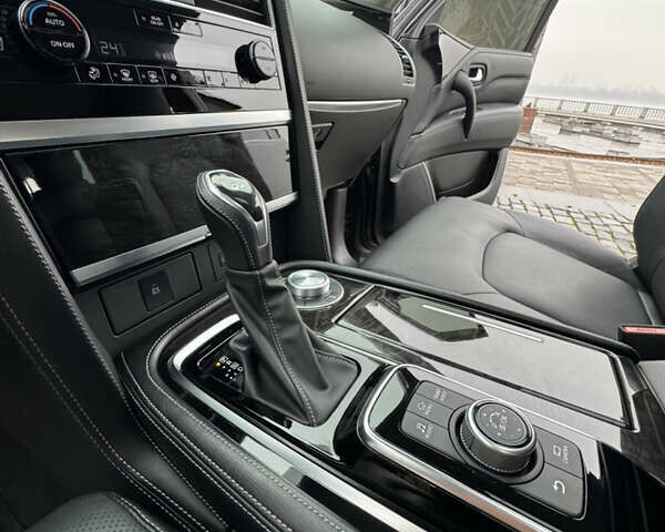 Сірий Інфініті QX80, об'ємом двигуна 5.55 л та пробігом 35 тис. км за 58999 $, фото 103 на Automoto.ua