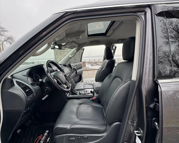 Сірий Інфініті QX80, об'ємом двигуна 5.55 л та пробігом 35 тис. км за 58999 $, фото 92 на Automoto.ua
