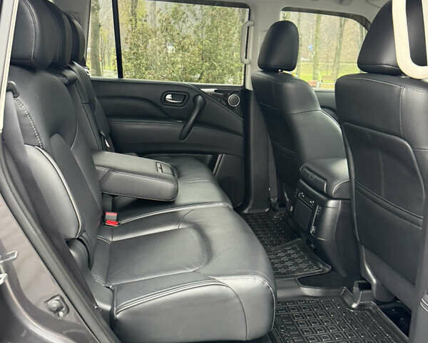 Сірий Інфініті QX80, об'ємом двигуна 5.55 л та пробігом 35 тис. км за 58999 $, фото 46 на Automoto.ua