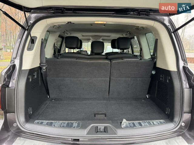 Сірий Інфініті QX80, об'ємом двигуна 5.55 л та пробігом 35 тис. км за 58999 $, фото 47 на Automoto.ua