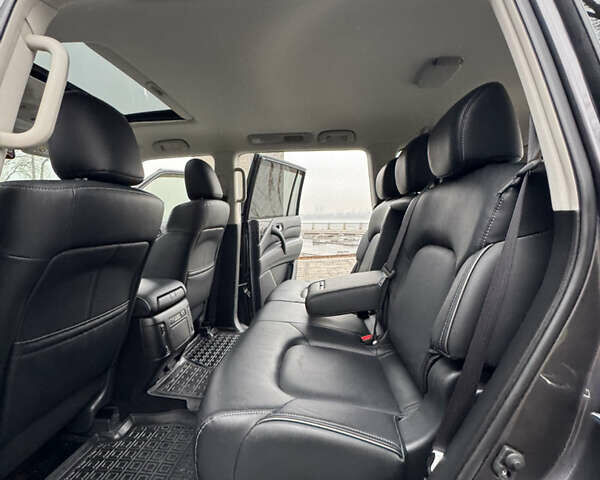 Сірий Інфініті QX80, об'ємом двигуна 5.55 л та пробігом 35 тис. км за 58999 $, фото 77 на Automoto.ua