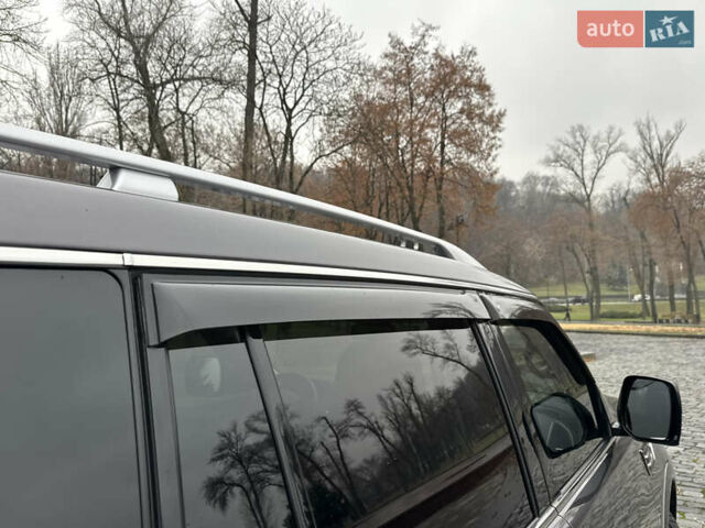 Сірий Інфініті QX80, об'ємом двигуна 5.55 л та пробігом 35 тис. км за 58999 $, фото 137 на Automoto.ua