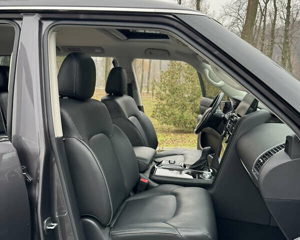 Сірий Інфініті QX80, об'ємом двигуна 5.55 л та пробігом 35 тис. км за 58999 $, фото 61 на Automoto.ua