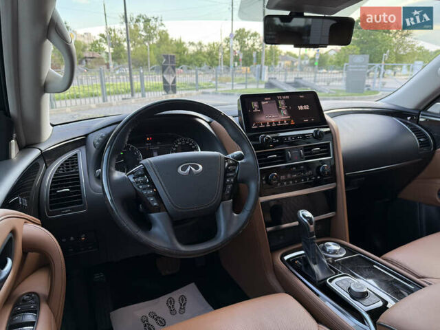 Сірий Інфініті QX80, об'ємом двигуна 5.55 л та пробігом 9 тис. км за 66900 $, фото 20 на Automoto.ua