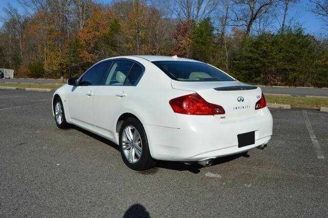 Белый Инфинити Другая, объемом двигателя 3.7 л и пробегом 54 тыс. км за 2500 $, фото 1 на Automoto.ua