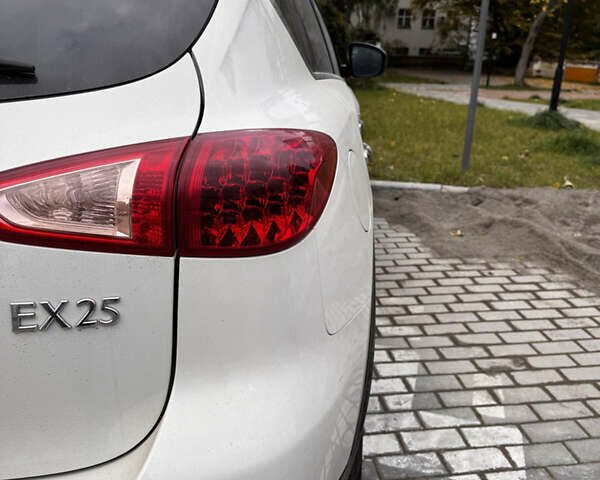 Білий Інфініті EX 25, об'ємом двигуна 2.5 л та пробігом 172 тис. км за 14600 $, фото 10 на Automoto.ua