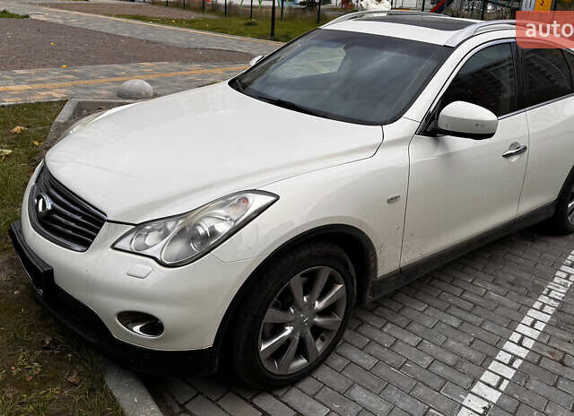 Білий Інфініті EX 25, об'ємом двигуна 2.5 л та пробігом 172 тис. км за 14600 $, фото 12 на Automoto.ua