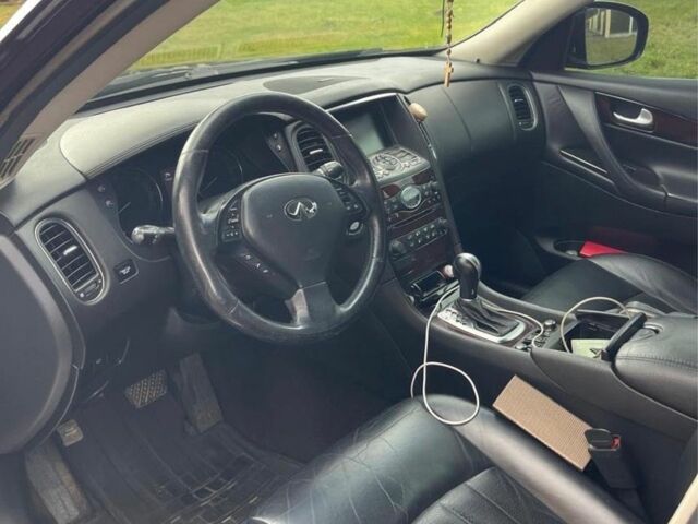 Красный Инфинити EX 25, объемом двигателя 0 л и пробегом 196 тыс. км за 13500 $, фото 5 на Automoto.ua