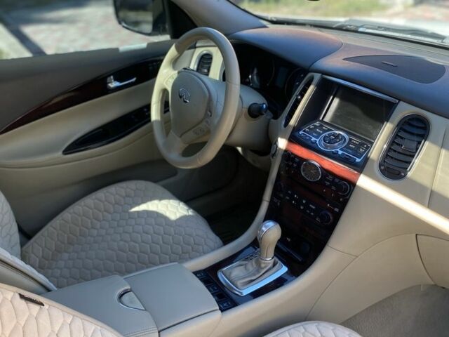 Белый Инфинити EX 35, объемом двигателя 3.5 л и пробегом 130 тыс. км за 10500 $, фото 5 на Automoto.ua