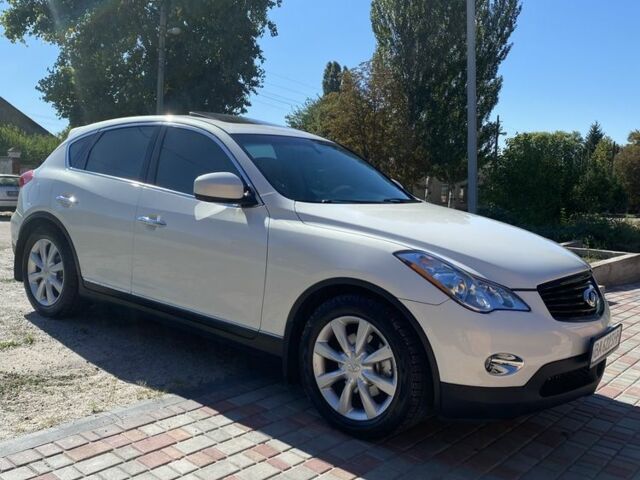 Белый Инфинити EX 35, объемом двигателя 3.5 л и пробегом 130 тыс. км за 10500 $, фото 1 на Automoto.ua