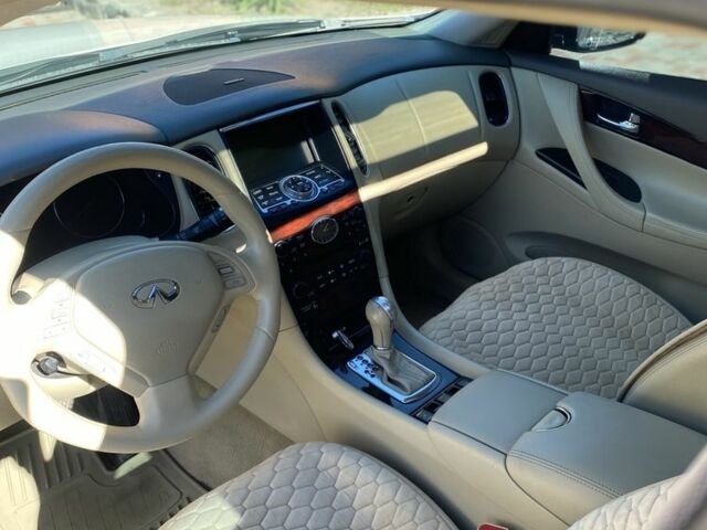 Белый Инфинити EX 35, объемом двигателя 3.5 л и пробегом 130 тыс. км за 10500 $, фото 3 на Automoto.ua