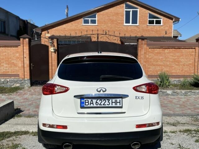 Белый Инфинити EX 35, объемом двигателя 3.5 л и пробегом 130 тыс. км за 10500 $, фото 2 на Automoto.ua