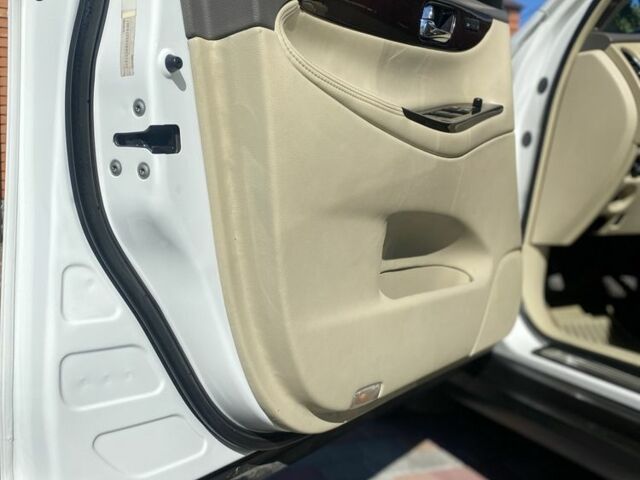 Белый Инфинити EX 35, объемом двигателя 3.5 л и пробегом 130 тыс. км за 10500 $, фото 8 на Automoto.ua