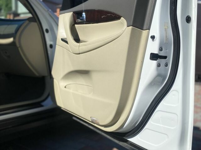 Белый Инфинити EX 35, объемом двигателя 3.5 л и пробегом 130 тыс. км за 10500 $, фото 7 на Automoto.ua