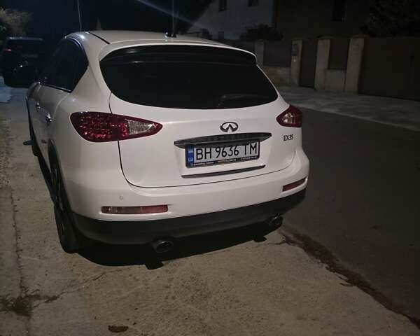 Белый Инфинити EX 35, объемом двигателя 3.5 л и пробегом 123 тыс. км за 10900 $, фото 1 на Automoto.ua