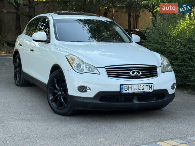 Белый Инфинити EX 35, объемом двигателя 3.5 л и пробегом 120 тыс. км за 10500 $, фото 8 на Automoto.ua
